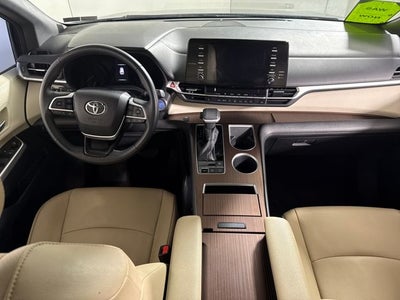 2022 Toyota Sienna XLE 8 Passenger