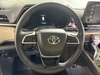 2022 Toyota Sienna XLE 8 Passenger