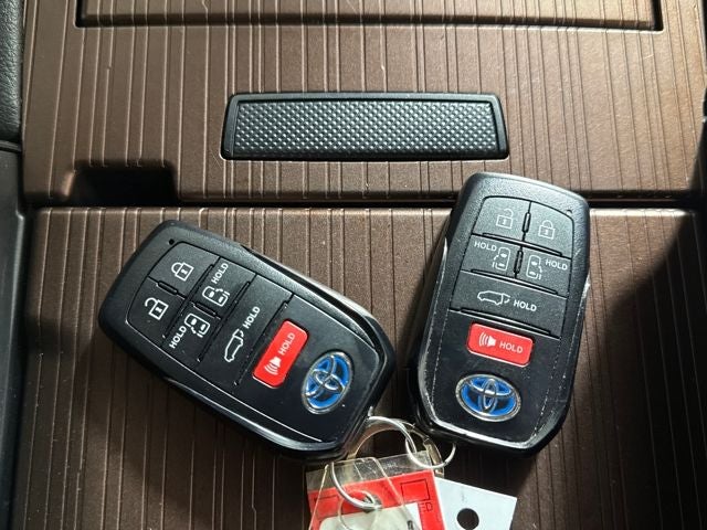 2022 Toyota Sienna XLE 8 Passenger