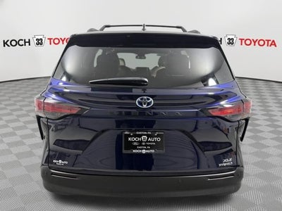 2022 Toyota Sienna XLE 8 Passenger