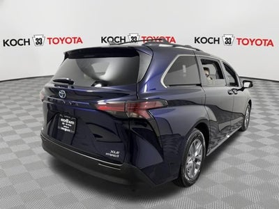 2022 Toyota Sienna XLE 8 Passenger