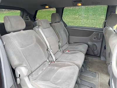 2004 Toyota Sienna LE