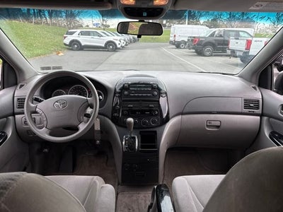 2004 Toyota Sienna LE