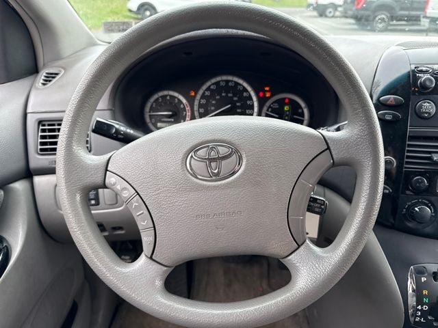2004 Toyota Sienna LE