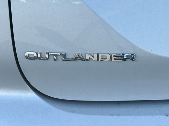 2022 Mitsubishi Outlander ES