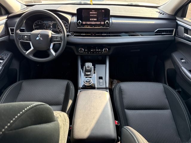 2022 Mitsubishi Outlander ES