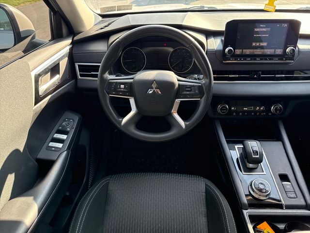 2022 Mitsubishi Outlander ES