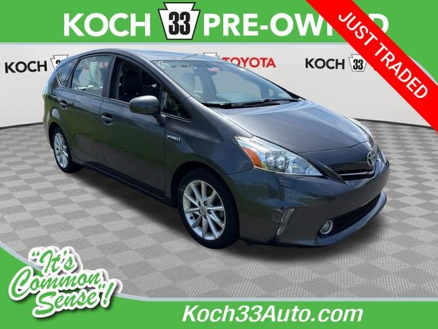 2013 Toyota Prius v Five's photo