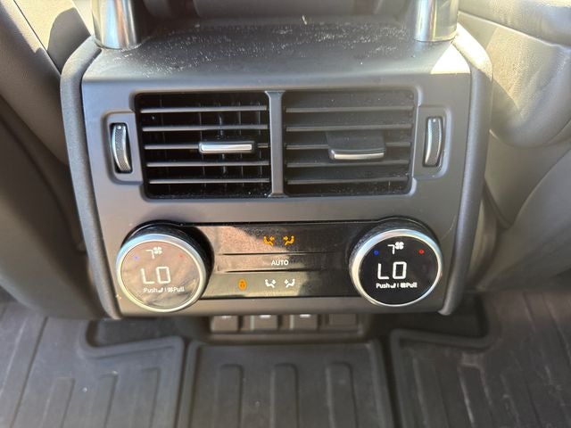 2023 Land Rover Discovery Metropolitan Edition