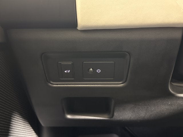 2023 Land Rover Discovery Metropolitan Edition