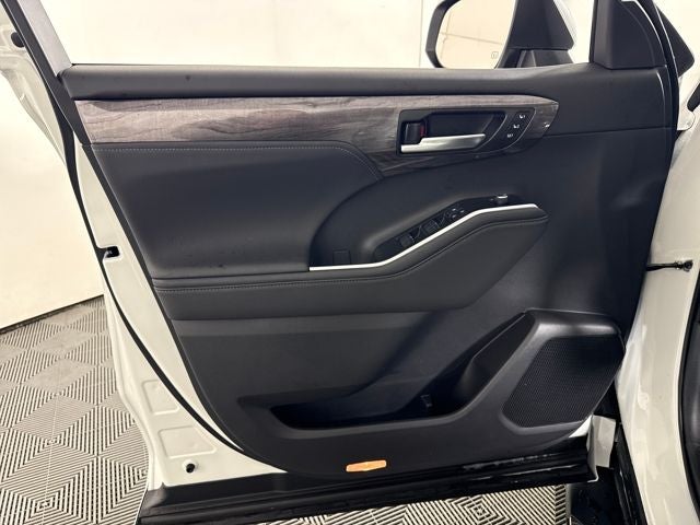 2026 Toyota Highlander Hybrid Hybrid Platinum